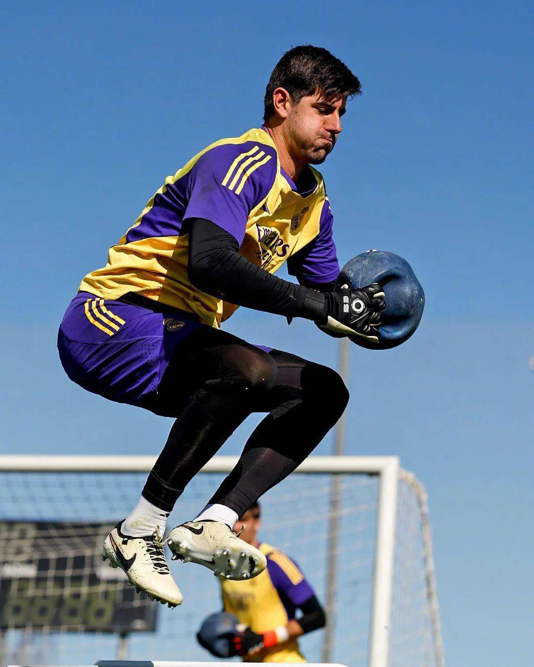 关于国际比赛日瓦伦西亚调整名单以备社区盾；远射贴柱环节打磨；管理层满意；更衣室氛围转暖的信息-九游体育下载